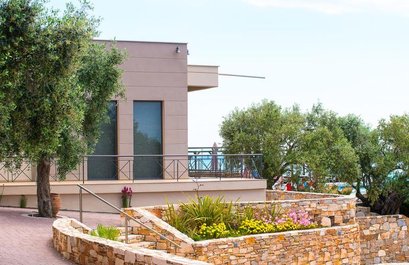 Aeolis Thassos Palace