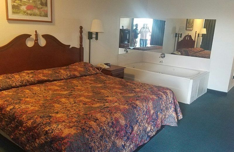 OYO Hotel Moline Downtown IL I-74 North