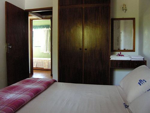 Hotel Holiday House