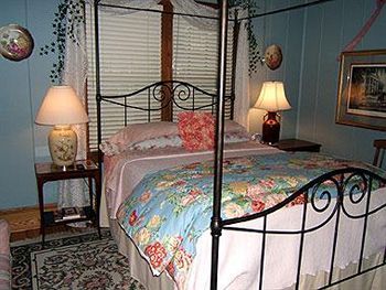 Azalea Inn Bed & Breakfast