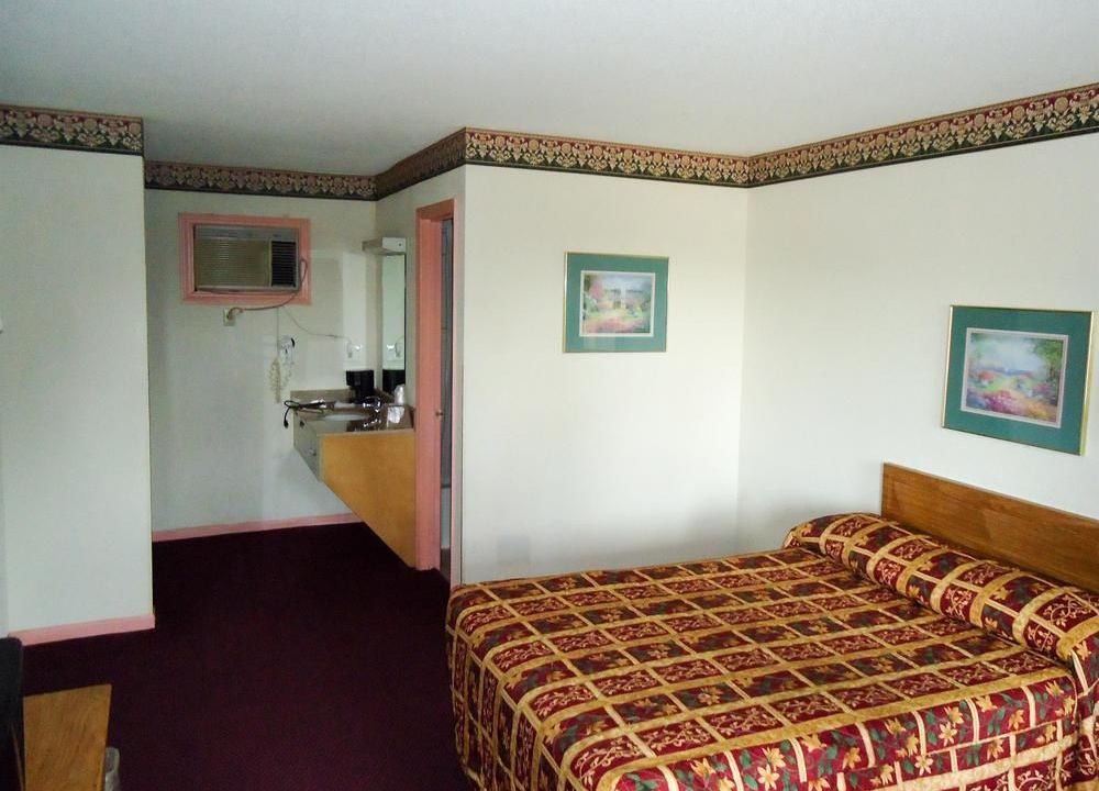 Motel 6 Jonesville NC