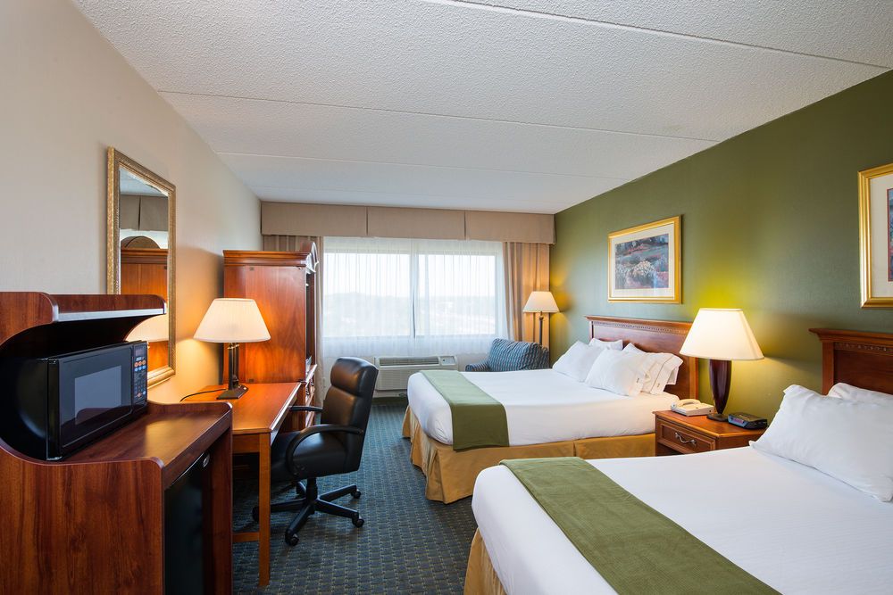 Holiday Inn Express Hauppauge-Long Island, an IHG Hotel