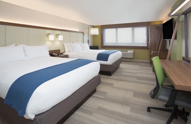 Holiday Inn Express & Suites - Dodge City, an IHG Hotel