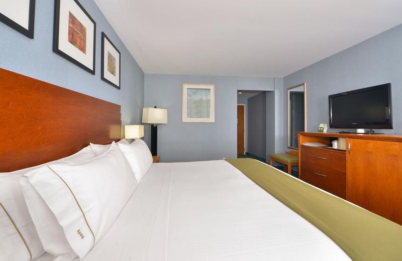 Holiday Inn Express LaGuardia Airport, an IHG Hotel