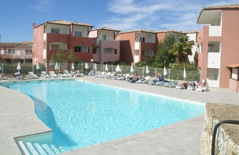 Spacious house 100m from the beach swimming pool