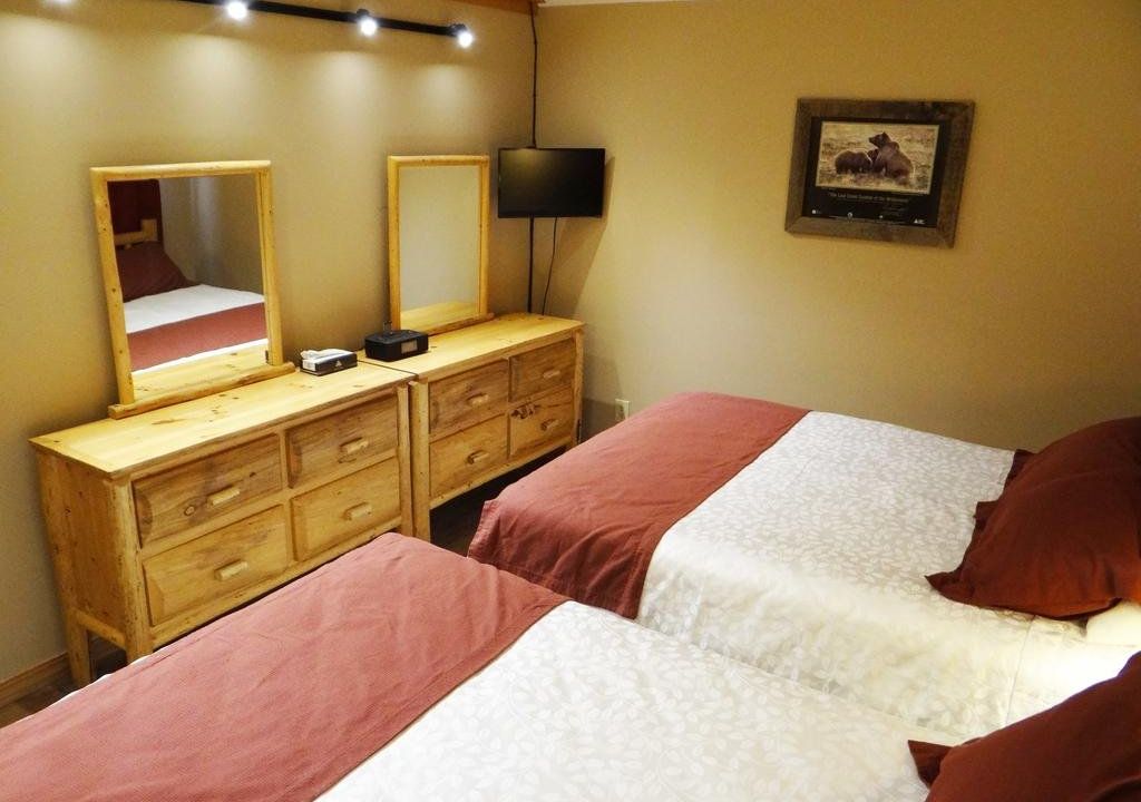Historic Tamarack Lodge and Cabins