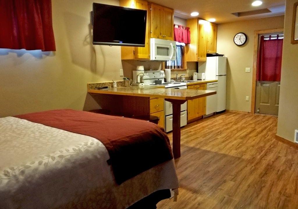 Historic Tamarack Lodge and Cabins