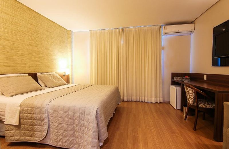 Hotel Serrano