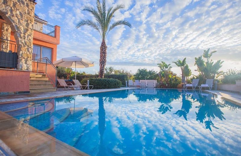 Villa Saraliana Sandy Beach Villas - Heated Pool - Jacuzzi - Private Beach Area