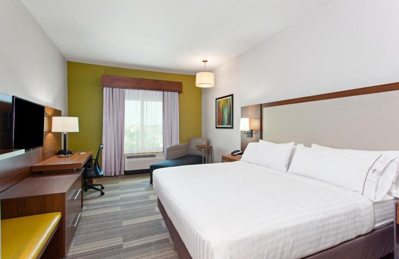 Holiday Inn Express & Suites Houston SW - Medical Ctr Area, an IHG Hotel