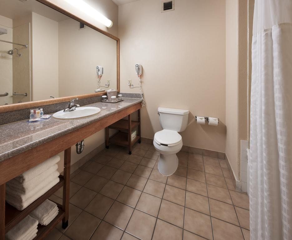 Comfort Inn & Suites Oakland