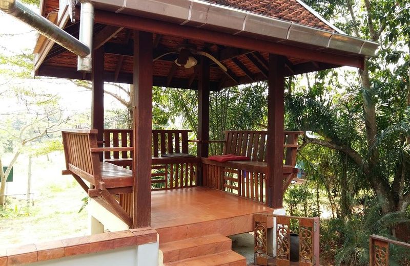 Kohmak Riverside Resort