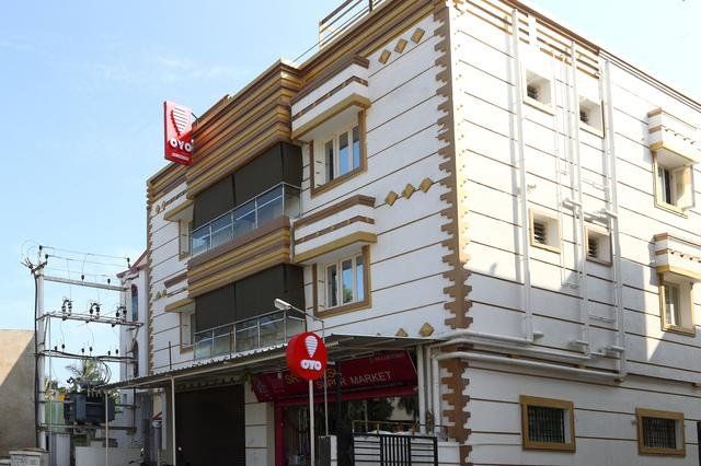 OYO 6869 ECR Grand Residency