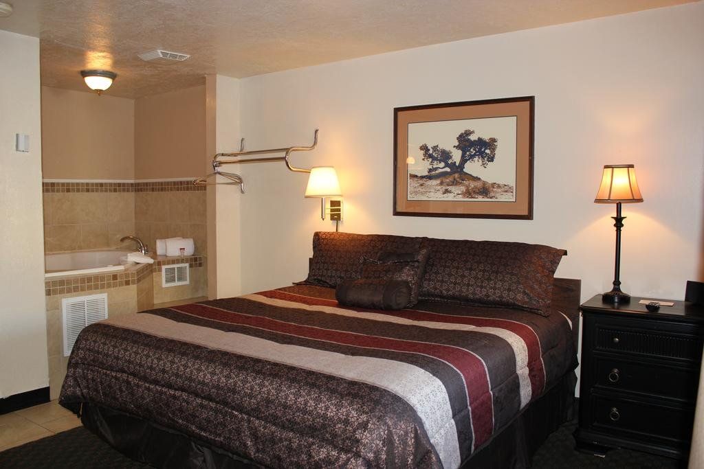 Lava Spa Motel & RV