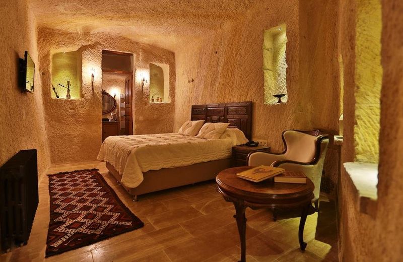 Acropolis Cave Suite