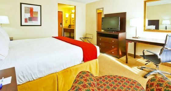 HOLIDAY INN EXPRESS HOTEL & SUITES GOODLETTSVILLE