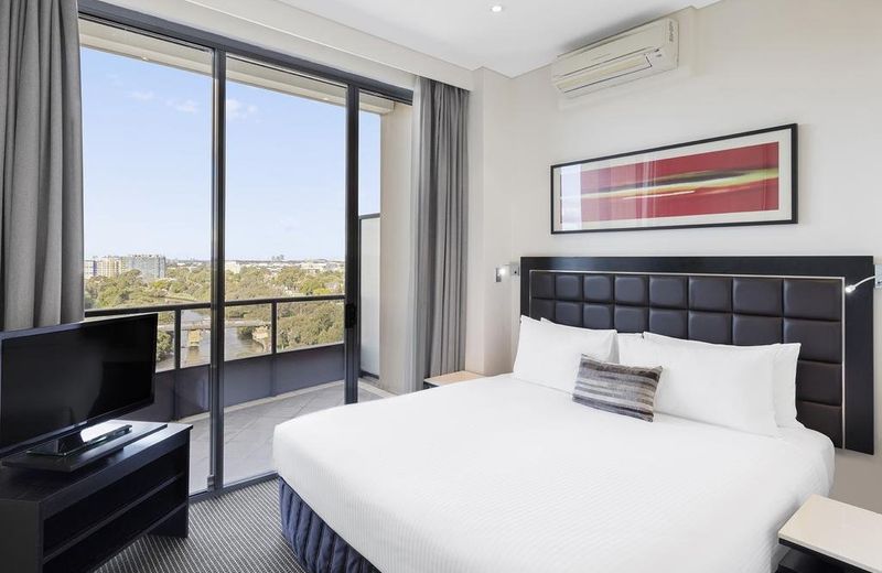 Meriton Suites George Street, Parramatta