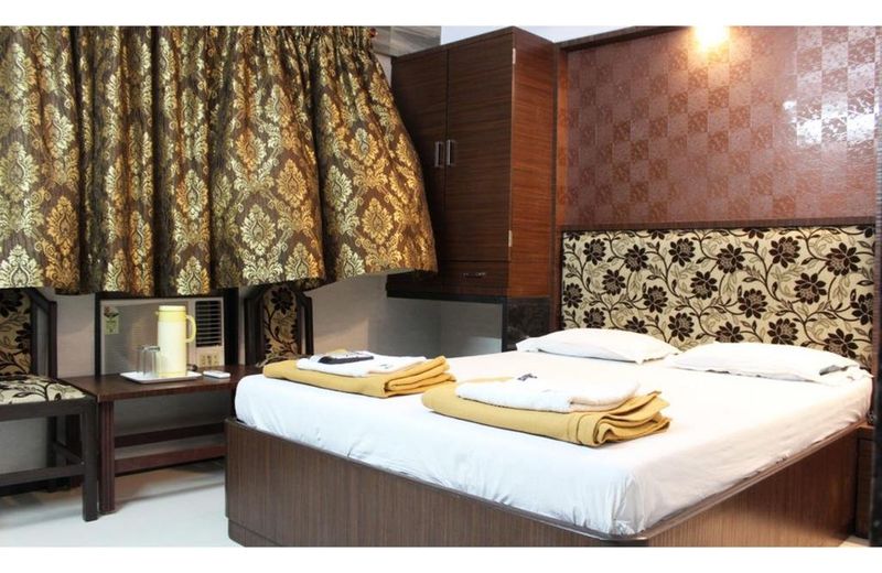 Vista Rooms at Chembur Station