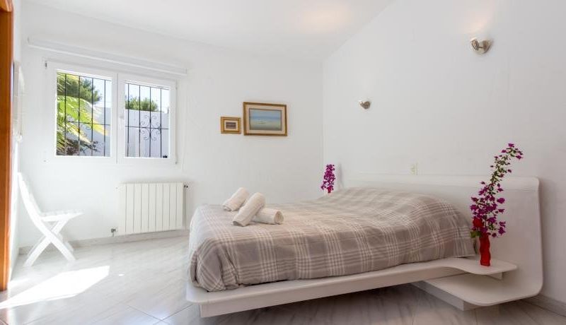 Villa La Madrugada by Abahana Villas