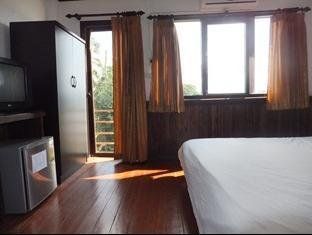 Huaysay Riverside Hotel