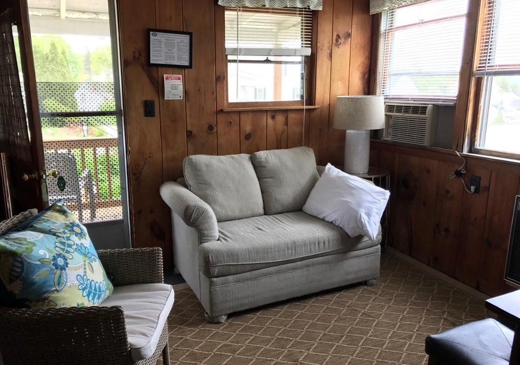 The Lakeview Inn & Cottages