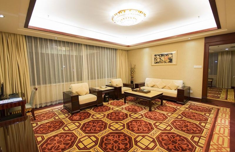 Yijian Holiday Hotel