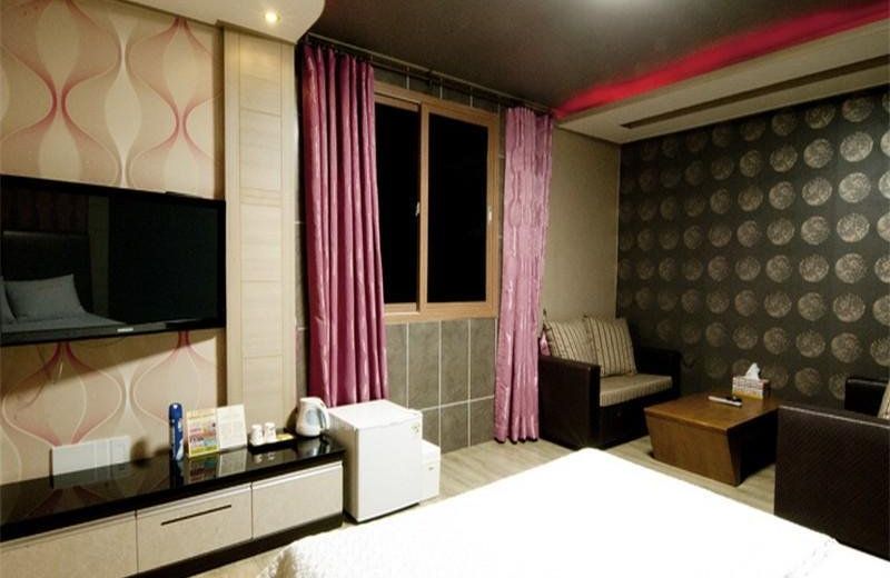 F1 Hotel