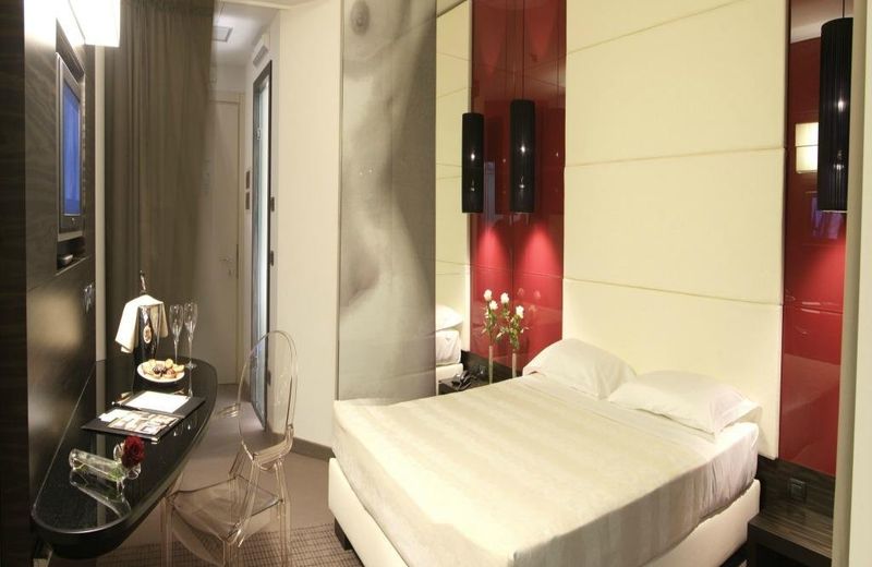 Iris Hotel