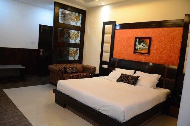 Hotel Ajuba Residency