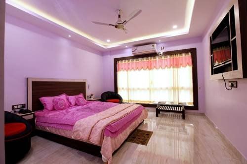 Hotel Girish