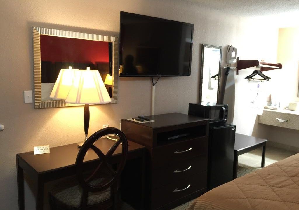 Pine Tree Inn
