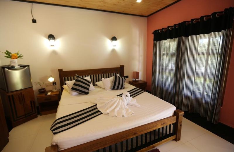 Eco Hotel Black & White - Anuradhapura