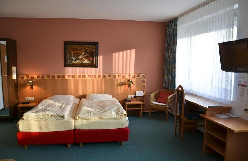LOHNE BUSINESS HOTEL