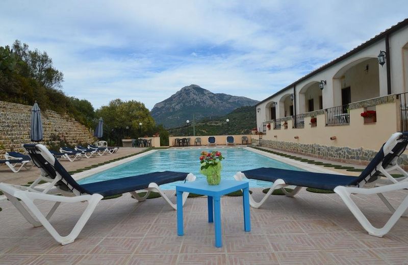 Hotel Valle del Cedrino