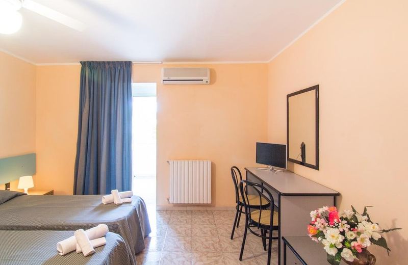 Racar Hotel