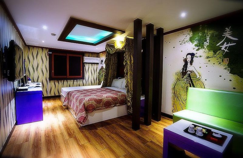 Theme Hotel