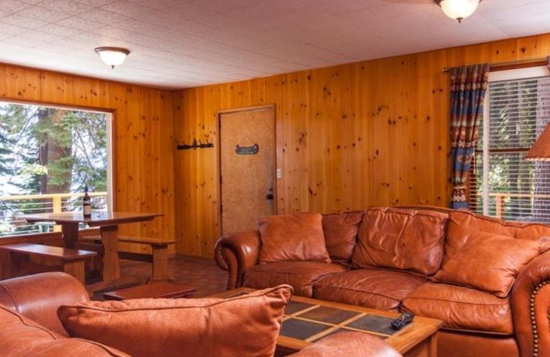 Couples Cove Lakefront Cabin By Redawning