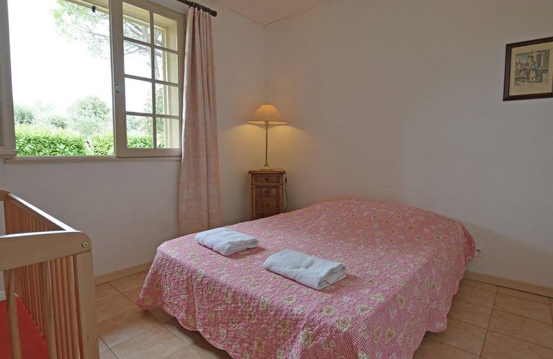 Cozy Villa in Flaux with Swimming Pool