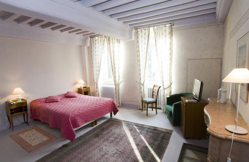 HOTEL LES CHARMES