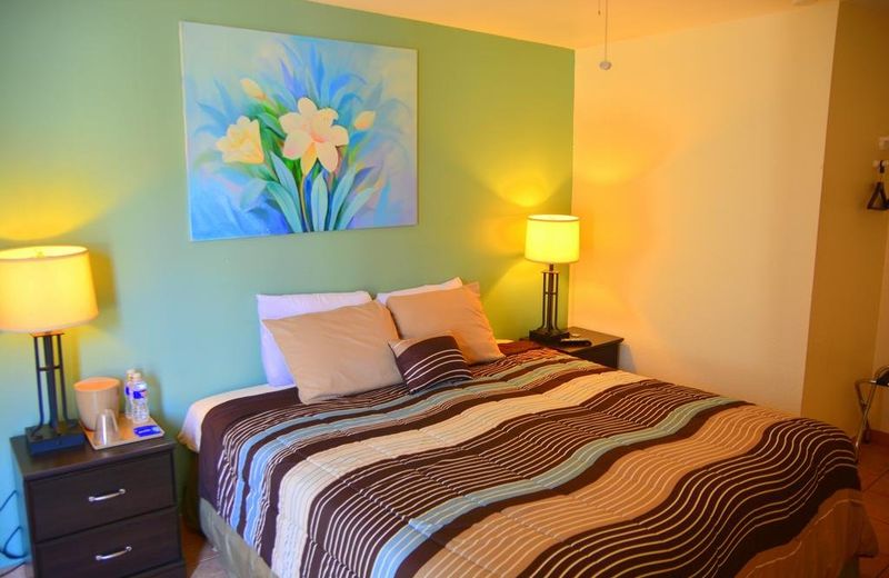 Upper Deck Hotel and Bar - Adults Only