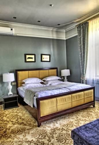 Hotel "PLAZA"
