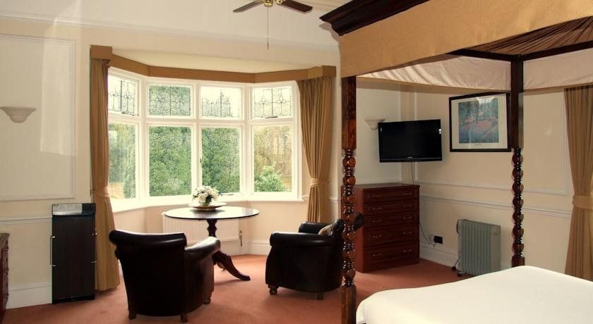 PRESTON CROSS HOTEL