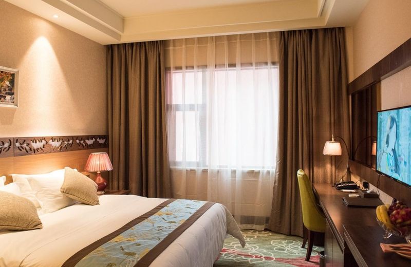 Golden Dragon Harbour Hotel