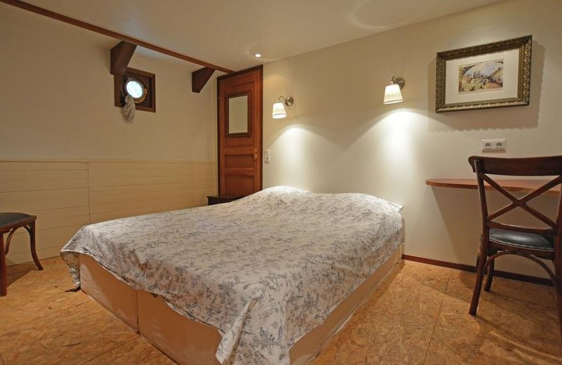 Charming Boat in Villedubert with Terrace