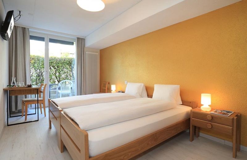 Ascona Lodge, Pool & Garden Retreat