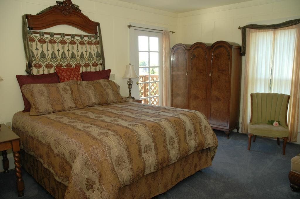 LAKEPORT ENGLISH INN