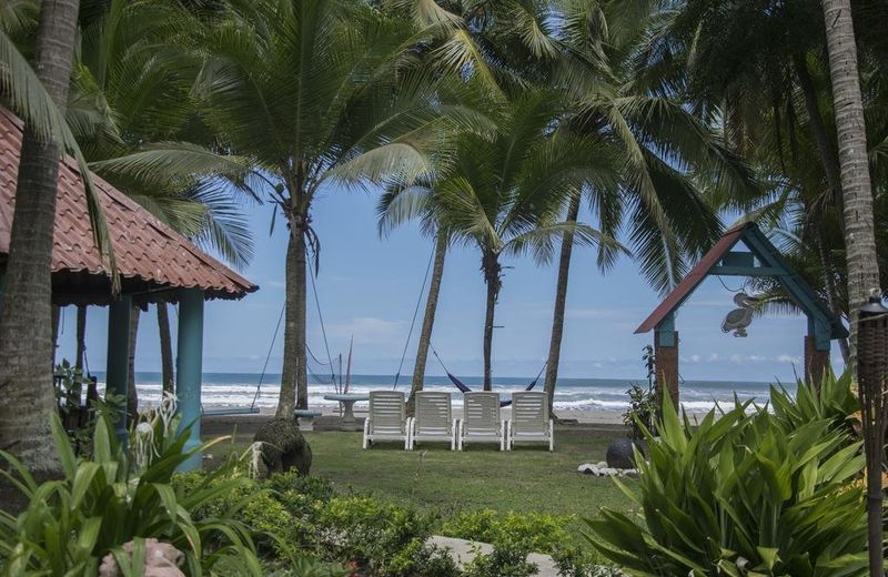 Pelican Beachfront Hotel