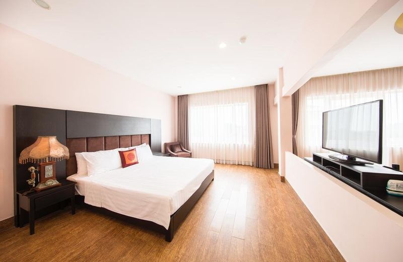 May Plaza Hotel