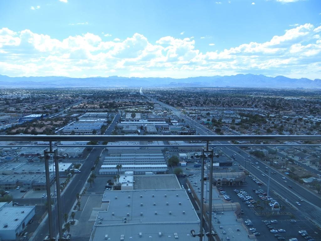 Palms Place 33rd Floor with Mountains Views