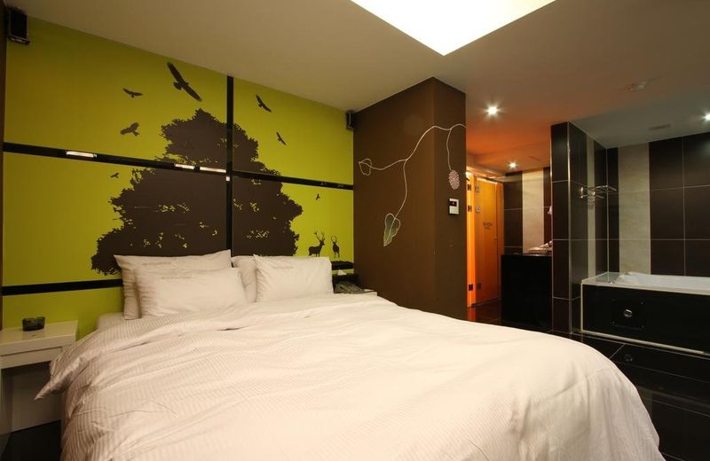 Show Hotel